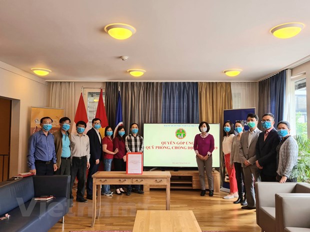 Vietnamese expatriates in Switzerland raise funds for COVID-19 fight at home
